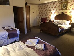 The Oakeley Arms Hotel