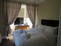 The Queens Arms Hotel