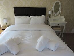 The Queens Arms Hotel