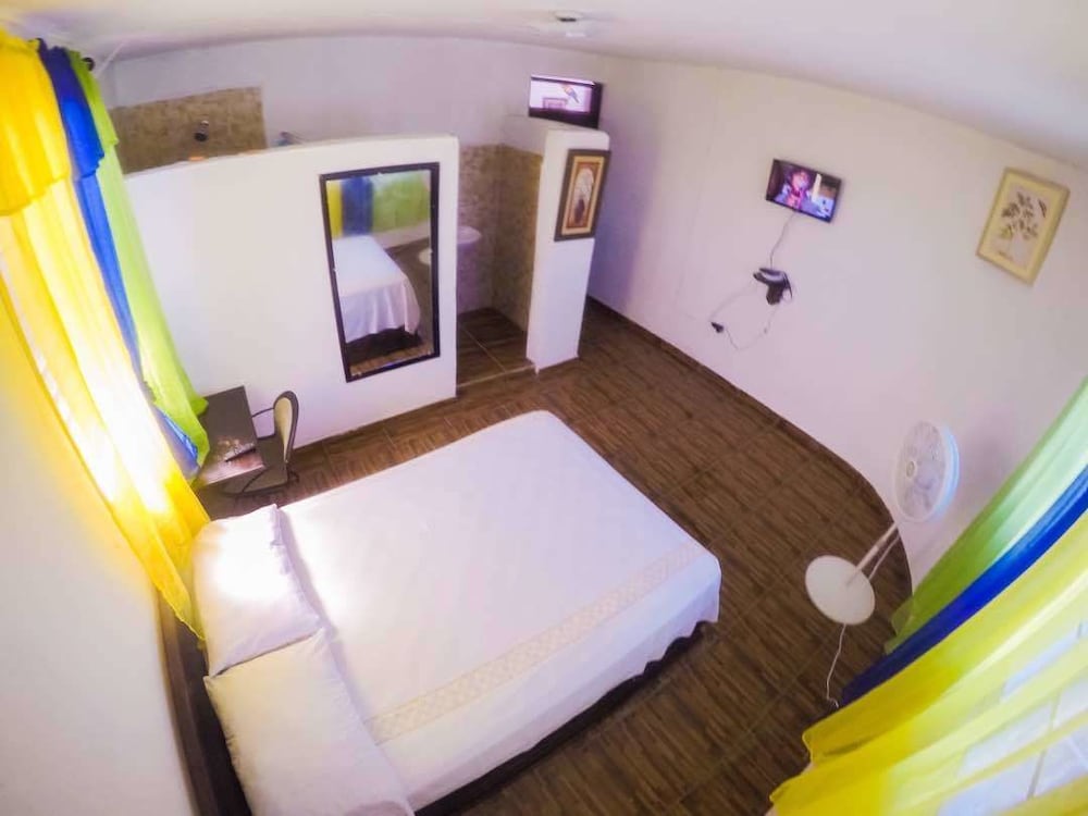 Regi Hotel & Bar