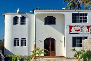 Regi Hotel & Bar
