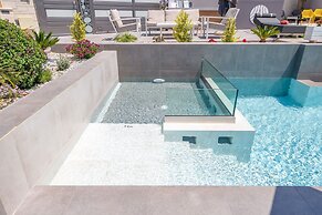 Talos Luxury Suites