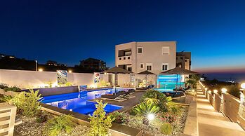 Talos Luxury Suites