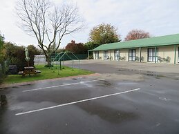 Commodore Court Motel