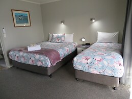 Commodore Court Motel