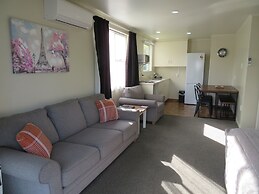 Commodore Court Motel