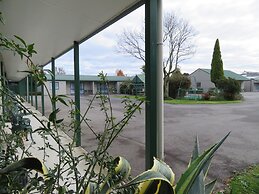Commodore Court Motel