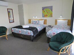 Commodore Court Motel