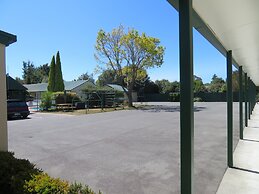 Commodore Court Motel