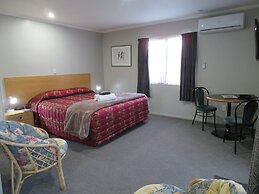 Commodore Court Motel