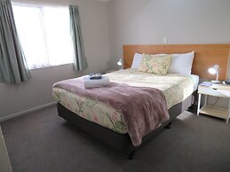 Commodore Court Motel