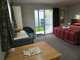 Commodore Court Motel