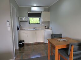 Commodore Court Motel