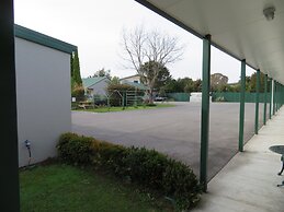 Commodore Court Motel
