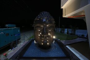The Grand Raveta