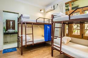 Mr. Charles Guest House - Hostel