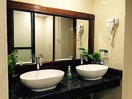 Mr. Charles Guest House - Hostel