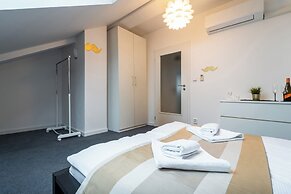 Little Tom Apartments