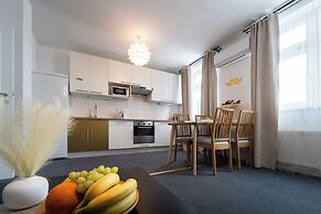 Little Tom Apartments