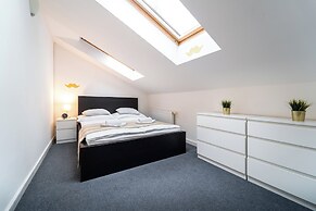 Little Tom Apartments