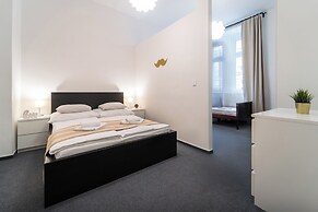 Little Tom Apartments