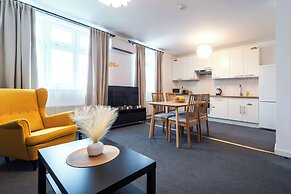 Little Tom Apartments