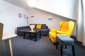 Little Tom Apartments