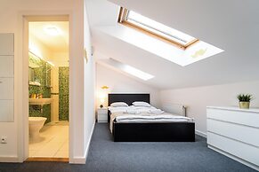 Little Tom Apartments