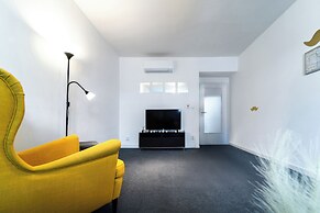 Little Tom Apartments