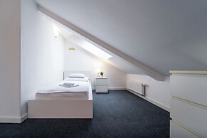 Little Tom Apartments