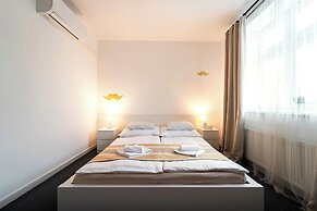 Little Tom Apartments