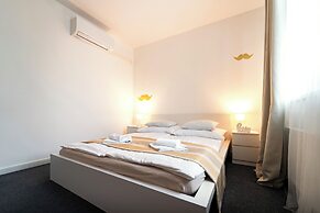 Little Tom Apartments