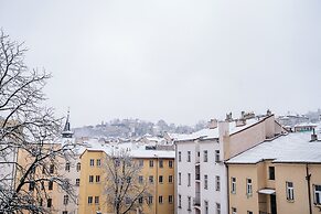 Little Tom Apartments