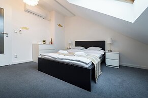 Little Tom Apartments