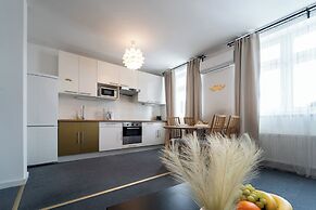 Little Tom Apartments