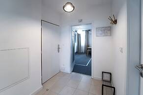 Little Tom Apartments