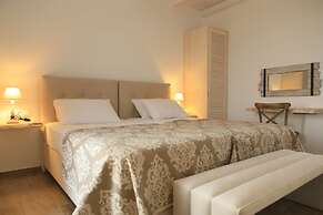 Theasis Luxury Suites
