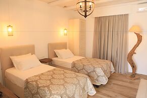 Theasis Luxury Suites