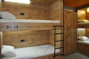 Full House Capsule Hostel