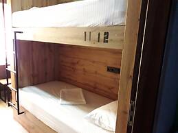 Full House Capsule Hostel