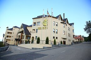 Multi Rest House