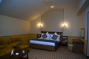 Multi Rest House