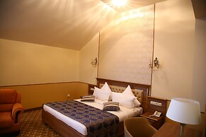Multi Rest House