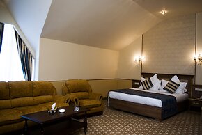 Multi Rest House