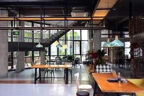 J Trip Youth Hostel
