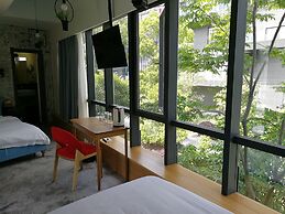 J Trip Youth Hostel
