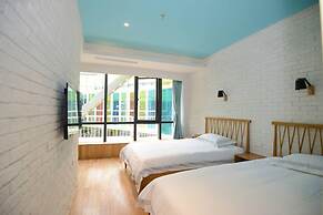 J Trip Youth Hostel