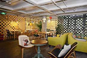 J Trip Youth Hostel