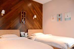 J Trip Youth Hostel