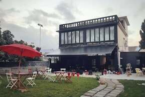 Houselet Hostel